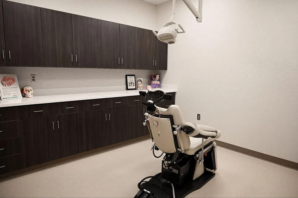 A modern and sterile surgical suite at River Ridge Oral & Maxillofacial Surgical Center, fully equipped with advanced technology for wisdom teeth removal surgery and corrective jaw surgery in Sioux Falls.